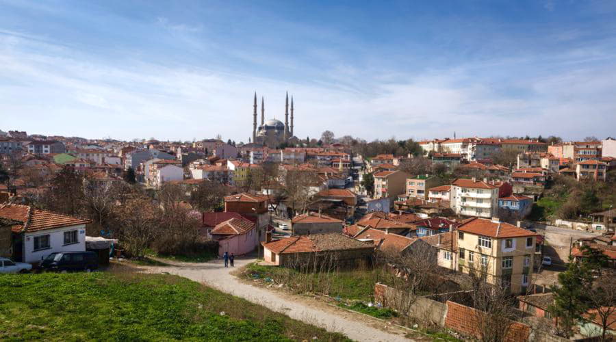 Unsere Autovermietung bietet eine vielfältige Auswahl an Fahrzeugen in Edirne.